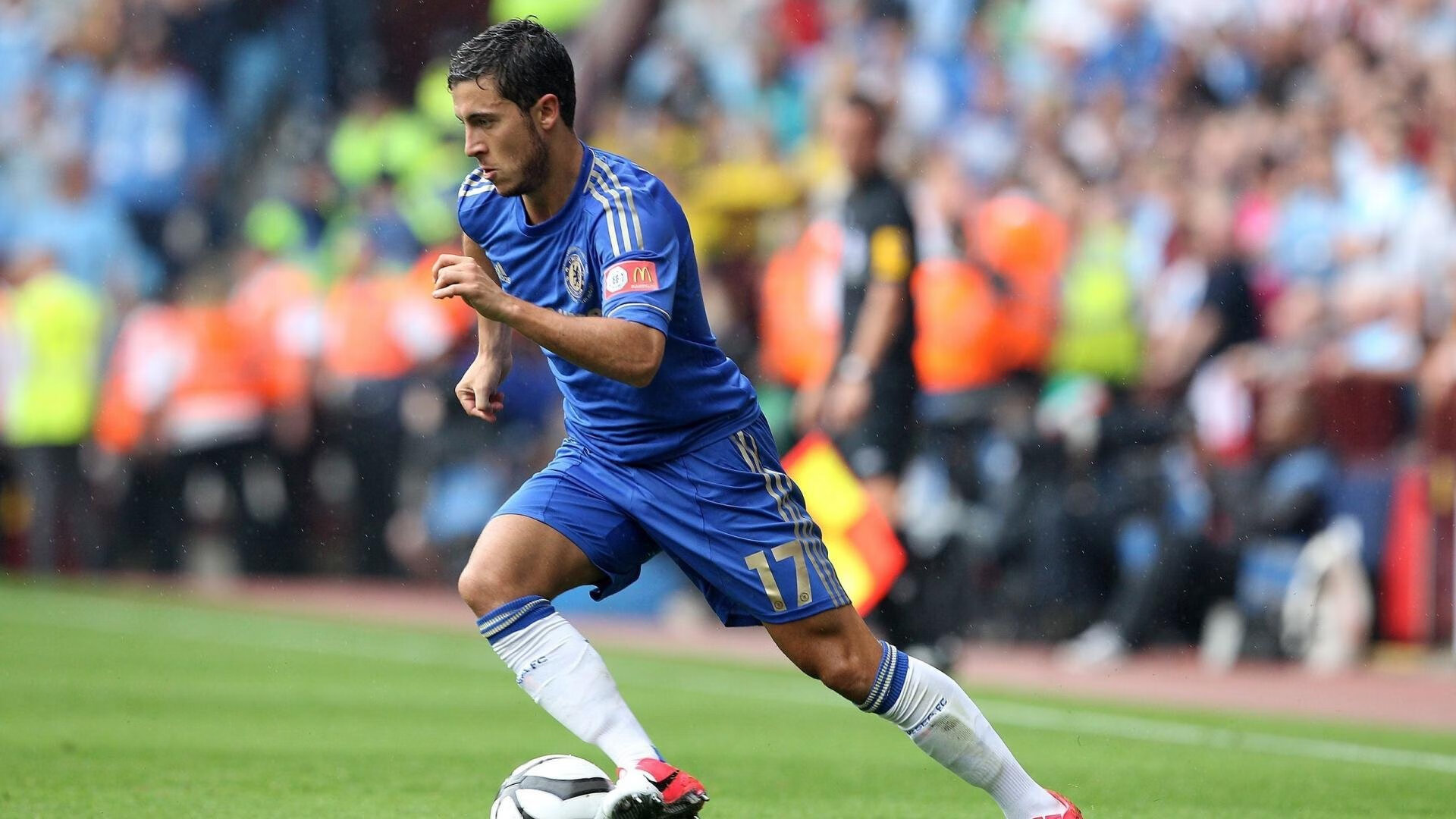 迷人的欧冠文化，全球球迷共襄盛举，欧冠球迷冲进球场